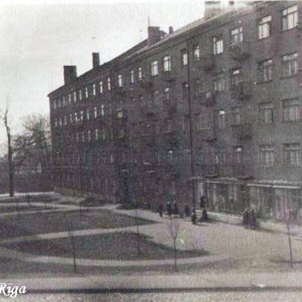 Skats uz Sarkandaugavas bibliotēku no Sarkandaugavas ielas - 1960. gadi