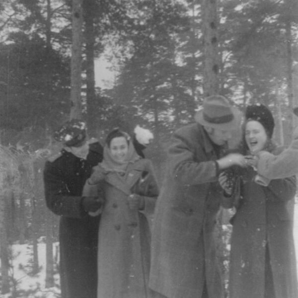 Sarkandaugavas jaunieši priecājas par ziemu | 1950to vidus