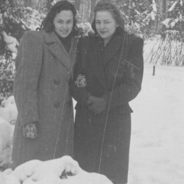 Draudzenes uz mūžu Lūcija un Dzidra (no kreisās) | 09.01.1951.