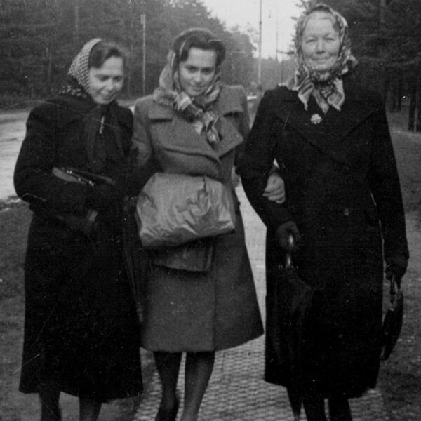 Marta Klauģe (dzim. Jaksts), Lūcija Talle (dzim. Klauģe) un Katrīna Bērzkalne | 10.10.1948