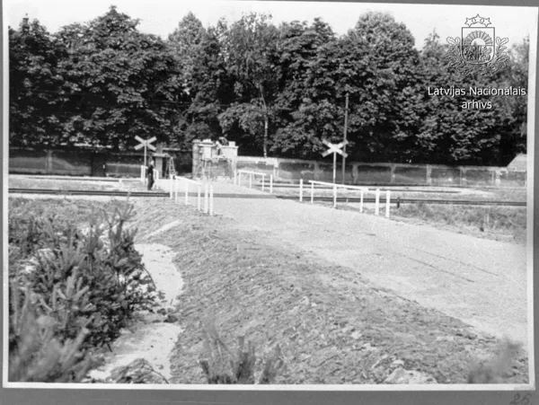 Dzelceļa pārbrauktuve Viestura prospektā - 1937. gads