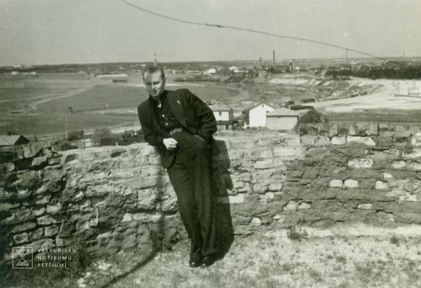 Skats uz Sarkandaugavu no mākslīgām pilsdrupām - 1937. gads