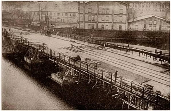 Pontona tilts pāri Sarkandaugavas kanālam - 1880.-1890. gadi