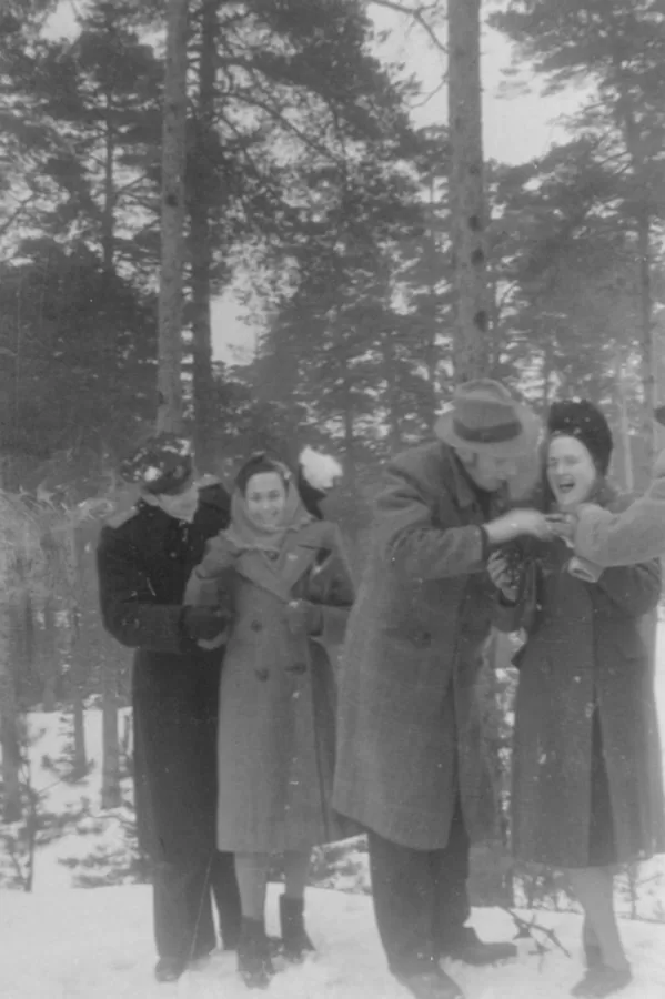 Sarkandaugavas jaunieši priecājas par ziemu | 1950to vidus