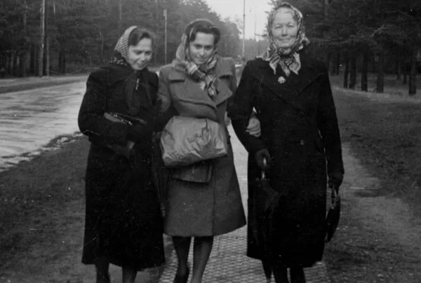 Marta Klauģe (dzim. Jaksts), Lūcija Talle (dzim. Klauģe) un Katrīna Bērzkalne | 10.10.1948