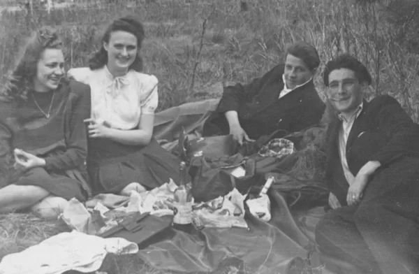 Sarkandaugavas jaunieši Carnikavā | 04.06.1950.